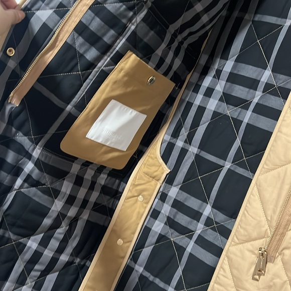NWT Burberry tan quilted jacket coat with removable Sherpa neck lining, size S - Picture 4 of 11